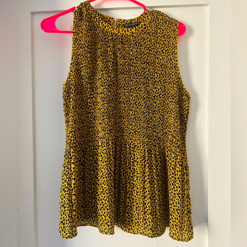 Adrianna Papell Size L sleeveless top
